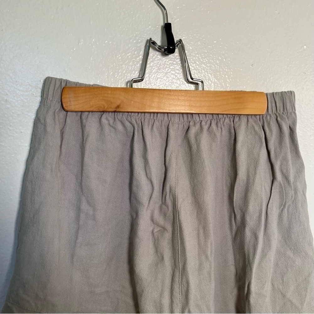 Women's Size Small Casual Shorts Sage Green Gray Ruffle Hem Pockets Stretch - Picture 8 of 11